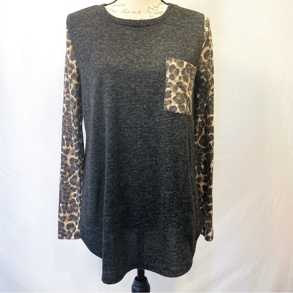 Reb in J Solid and Animal Print Contrast Front Pocket Long Sleeve Shirt NWT M